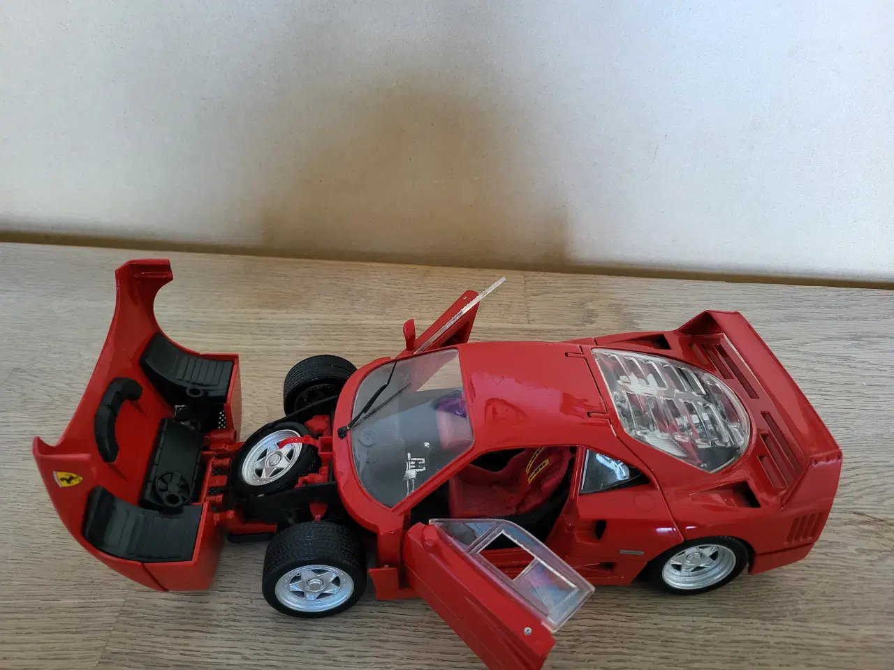 Billede 6 - Modelbil Ferrari F40 1990 skala 1/18