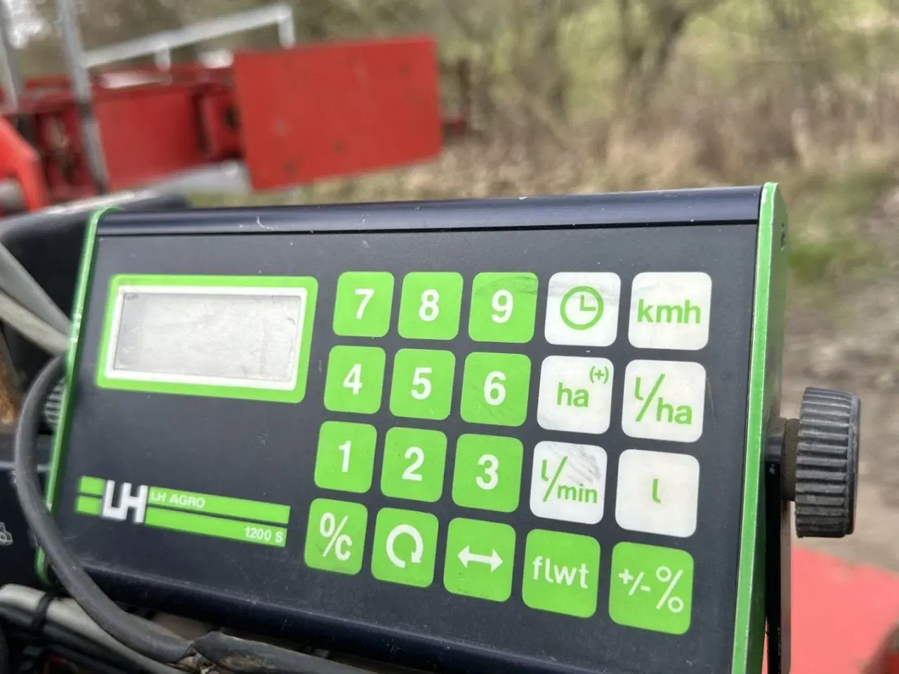 Billede 4 - Becker 12 rækket såmaskine med udstyr til flydende gødning. Fronttank medfølger til prisen.