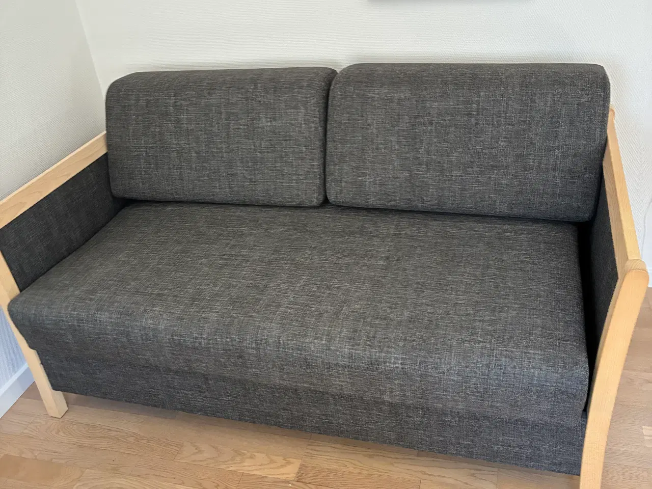 Billede 1 - Sovesofa i mørkegrå til salg
