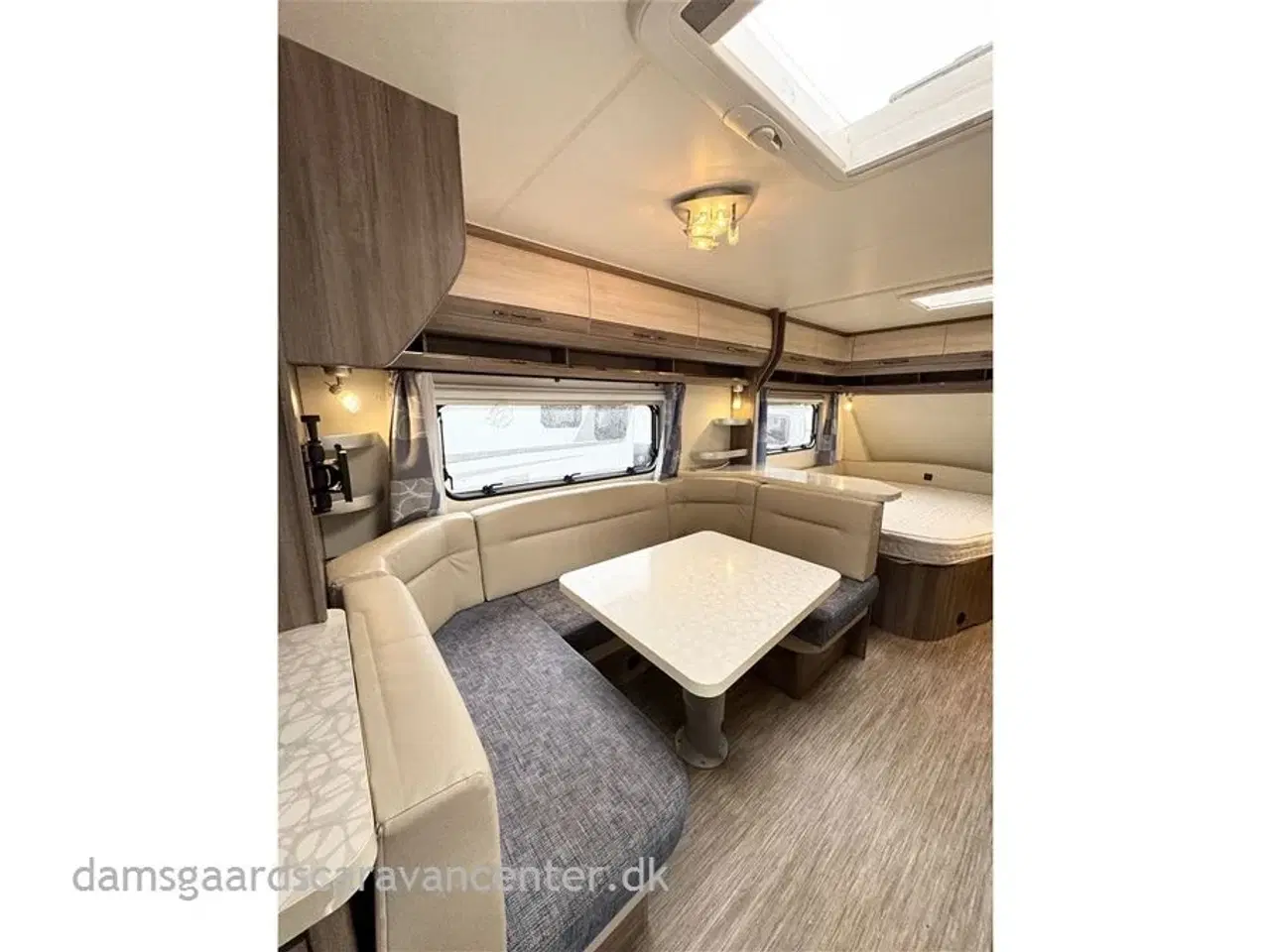 Billede 8 - 2015 - Hobby De Luxe 650 KMFe   Dobbeltseng-Køjer-Telt