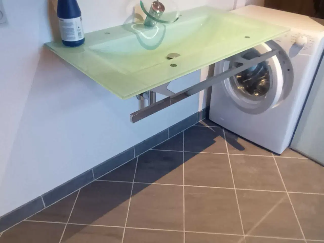 Billede 2 - Håndvask med armatur