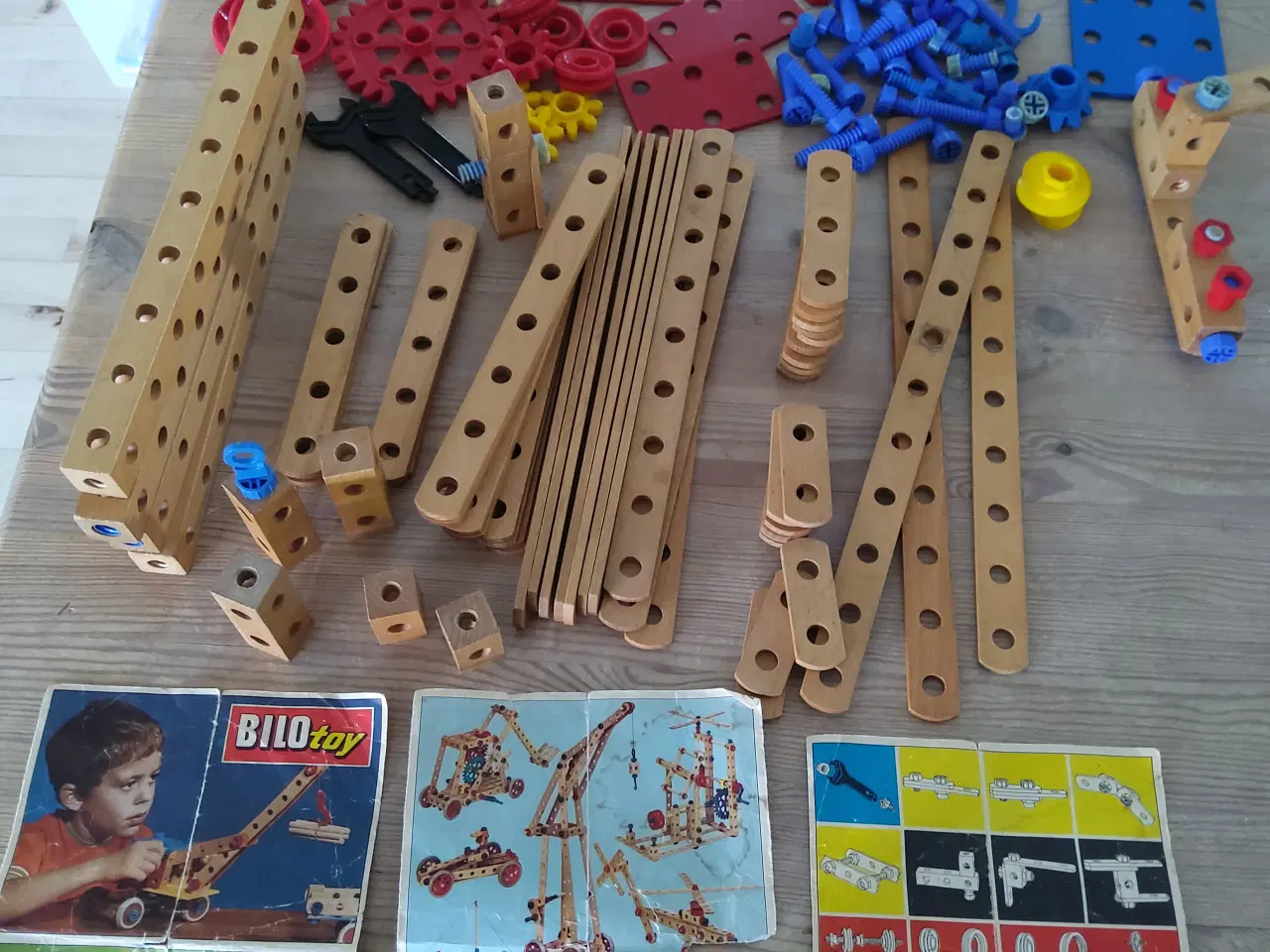 Billede 11 - Lego bilofix byggesæt i træ.