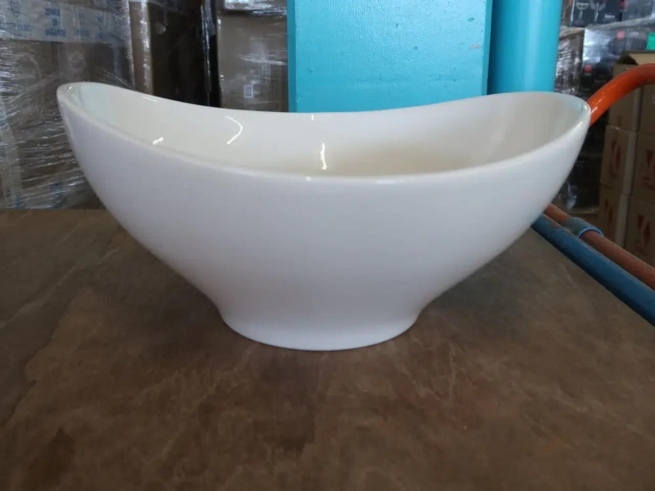 Billede 1 - 3 kasser (4 pr. stk.) Serveringsskål  hvid porcelæn KEN STORKØKKEN