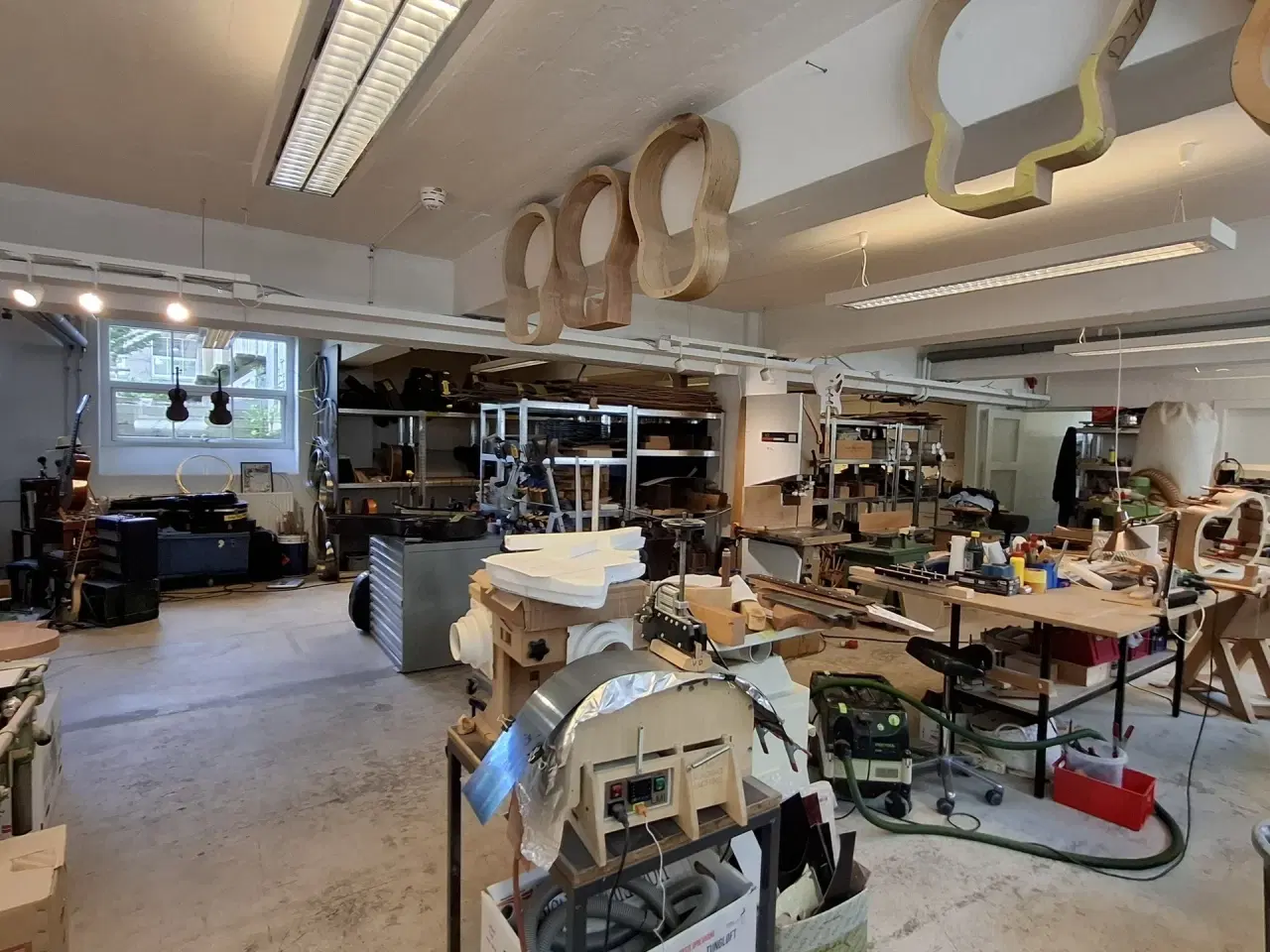 Billede 21 - Kontor/ butik mm. i gammel fabrik - Totalrenoveret – 201 / 255 / 456 kvm - Parkeringsplads lige bag ejendommen.