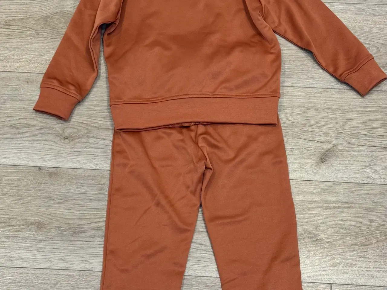 Billede 3 - Hummel sæt i str. 110