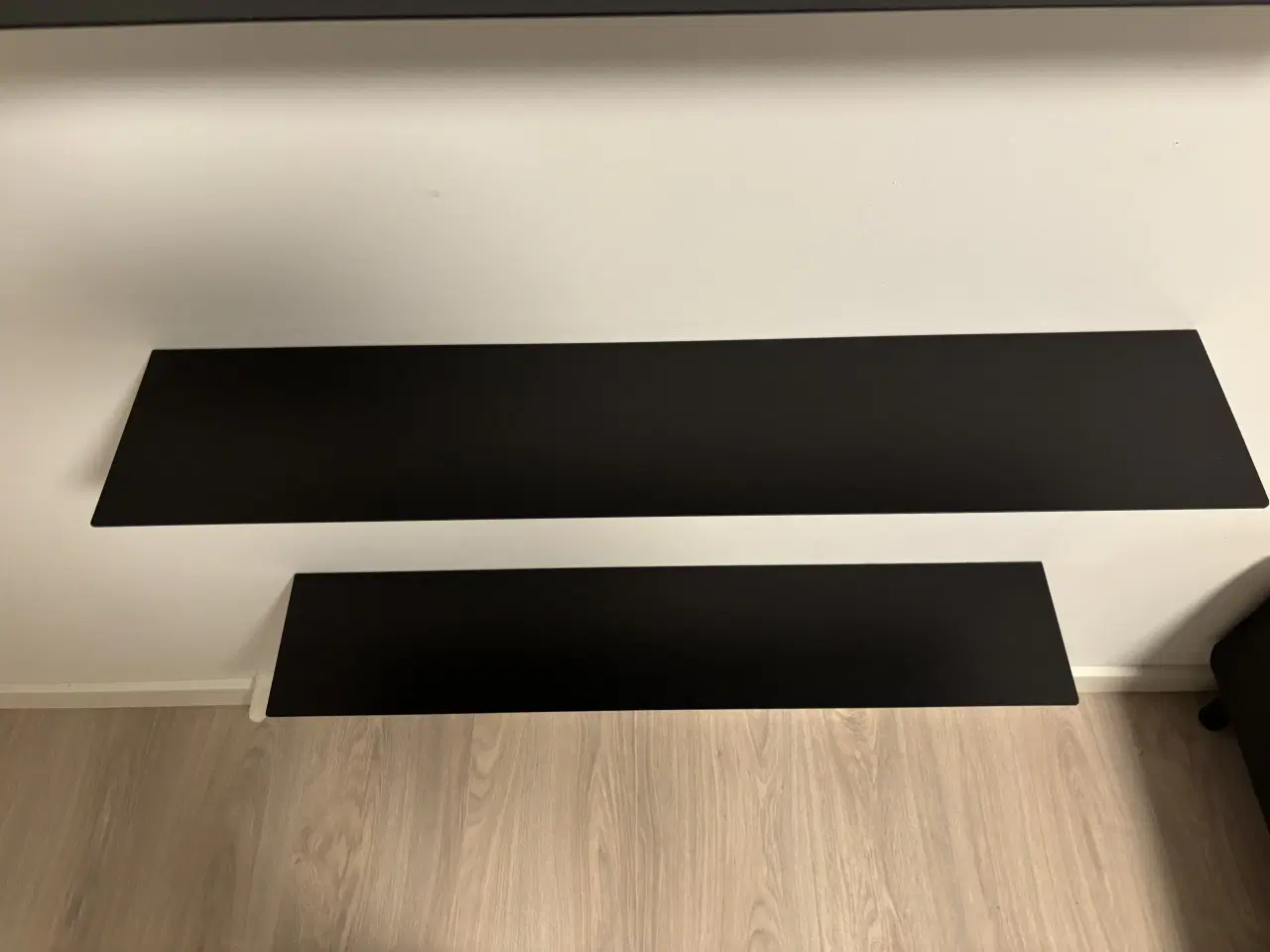 Billede 4 - Hylder i sort stål