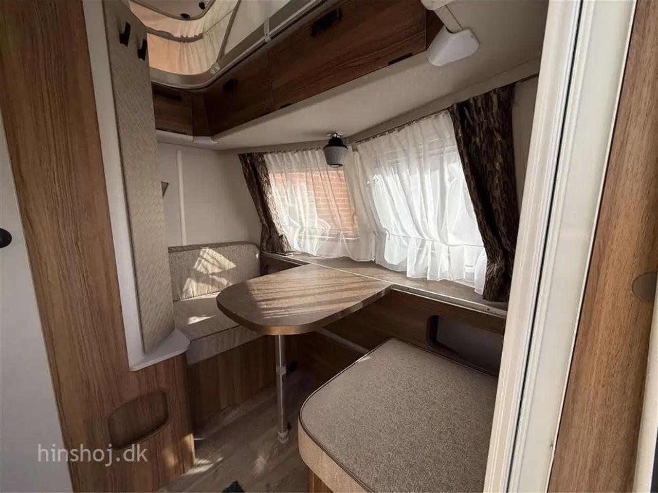 Billede 10 - 2023 - Eriba Touring 430 Legend   Lækker rejsevogn med fast dobbeltseng fra Hinshøj Caravan
