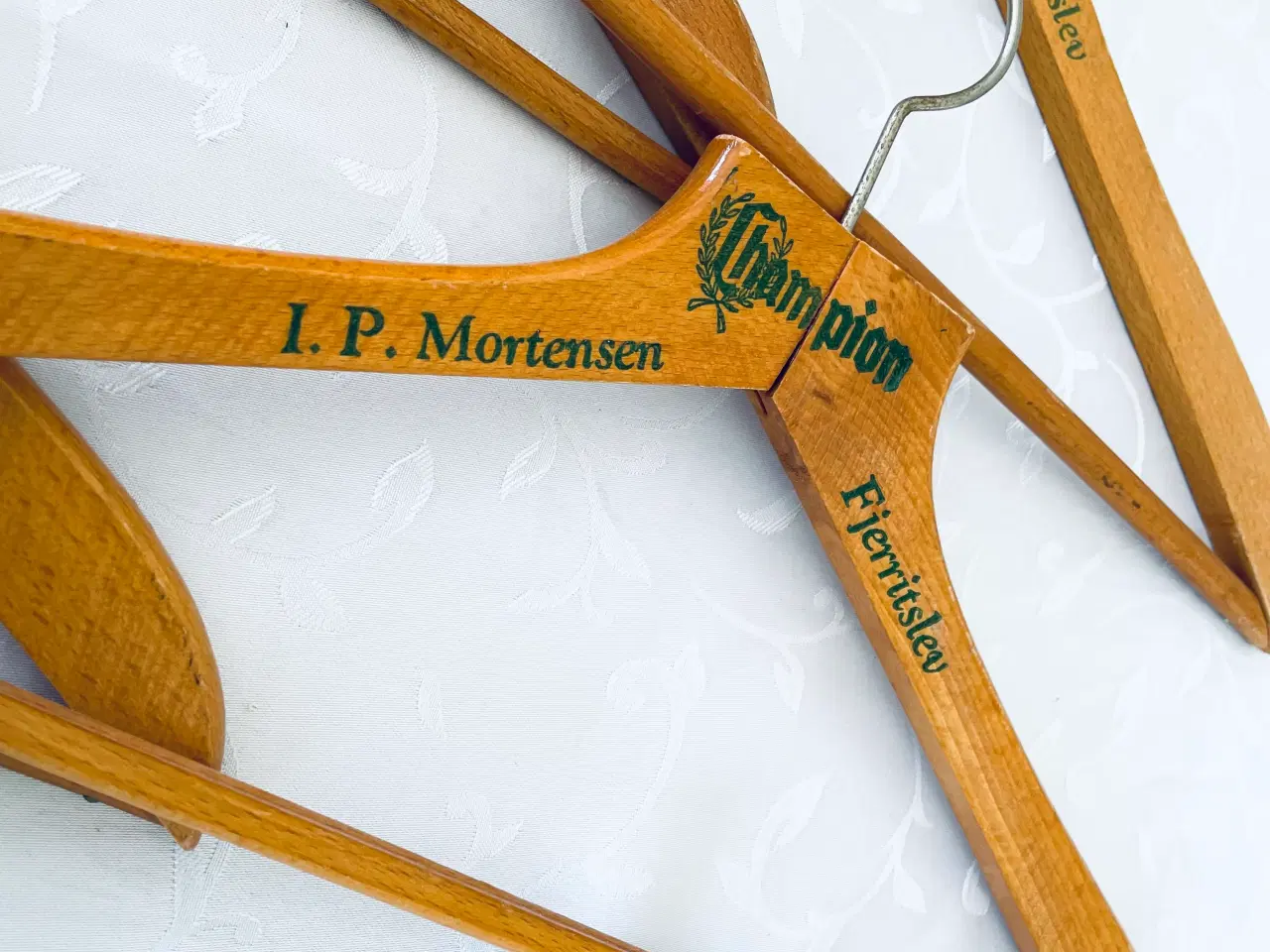 Billede 3 - Vintage bøjler med skrift 