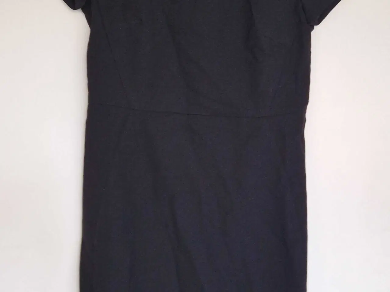 Billede 1 - Sort kjole med lynlås 