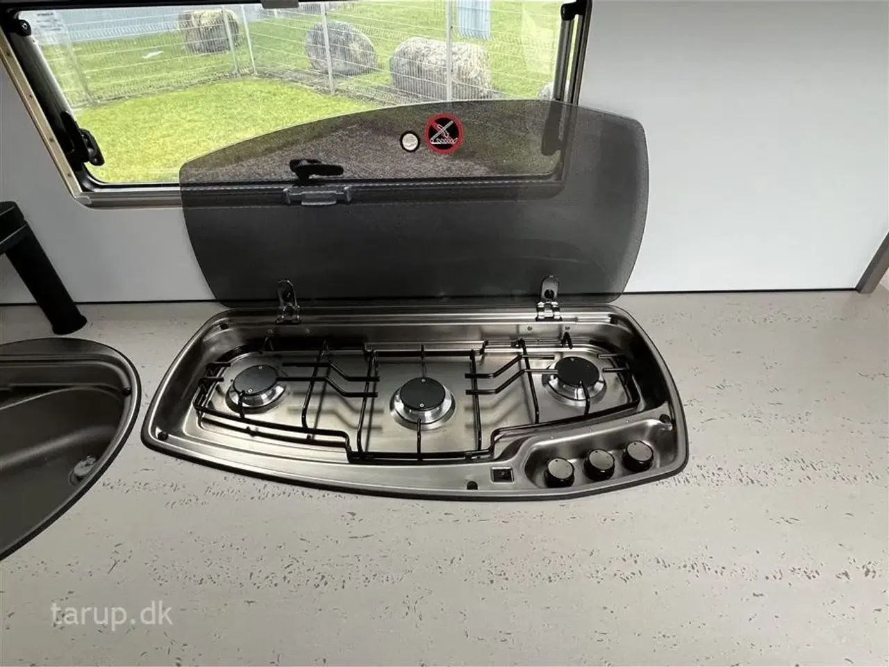 Billede 12 - 2022 - Kabe Estate 600 XL KS   Cykelstativ, Mestic klimaanlæg, rundsiddegruppe, ALDE centralvarme, vandbåren gulvvarme, stort køle/ frys, alufælge, glatte sider, fransk dobbeltseng