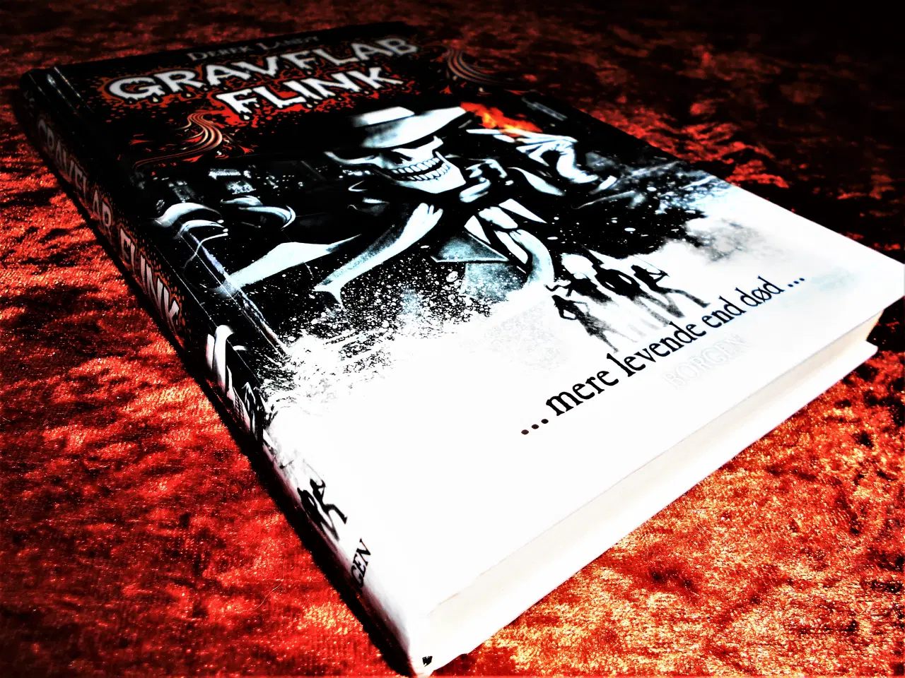 Billede 1 - Gravflab Flink, Derek Landy