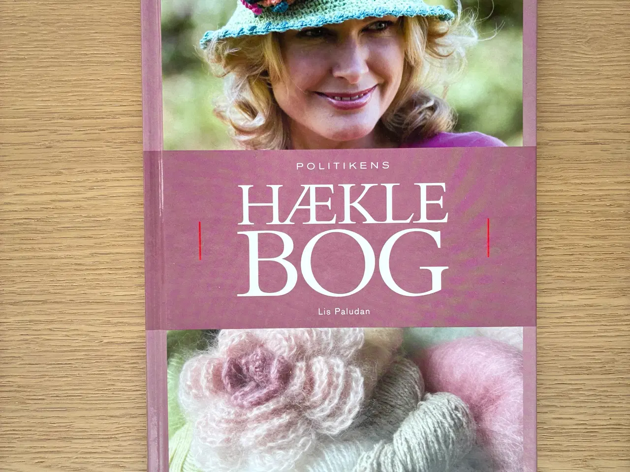 Billede 1 - Politikens HÆKLEBOG  af Lis Paludan