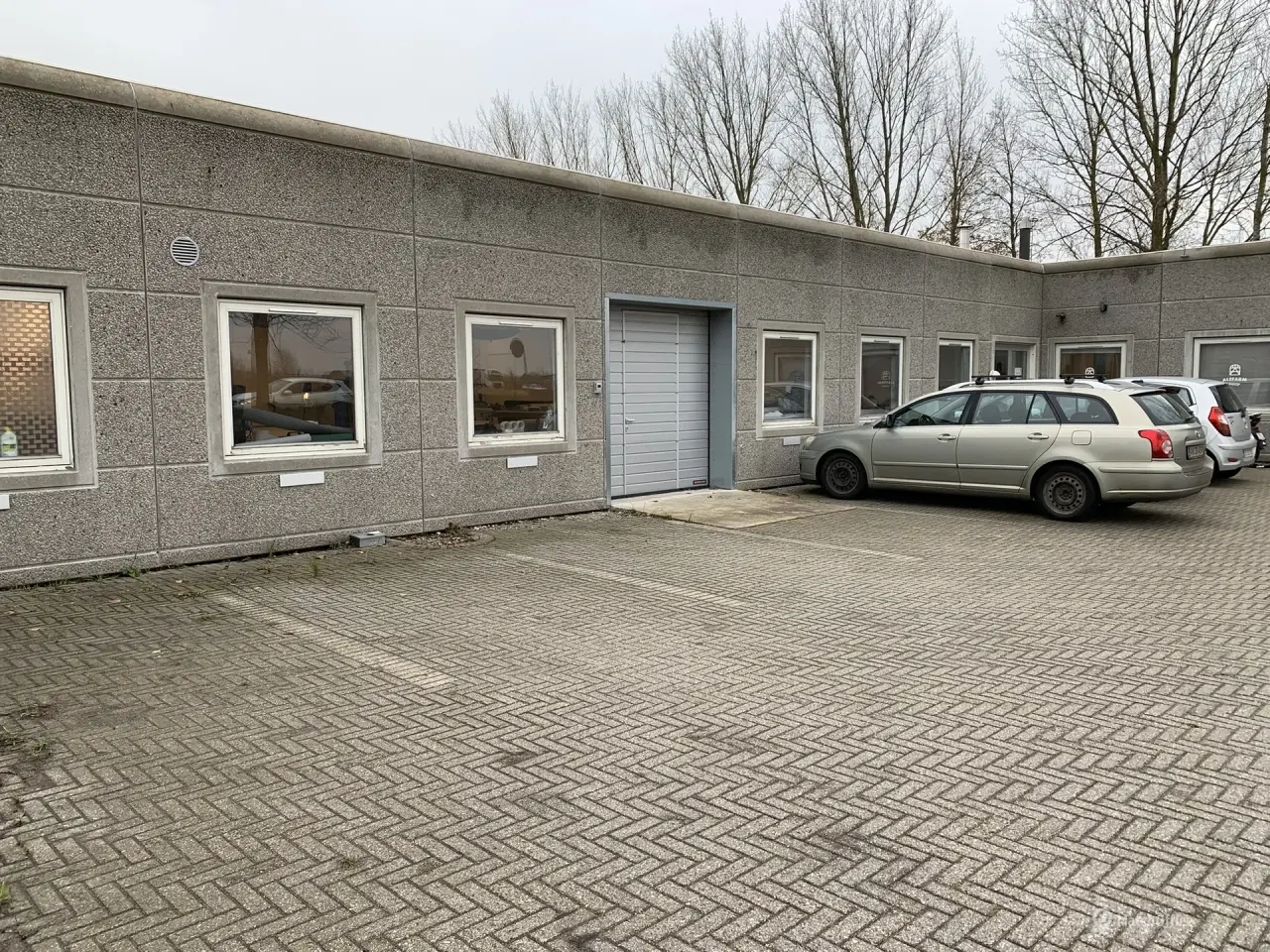 Billede 16 - Højloftet lager. showroom med port samt stort kontor