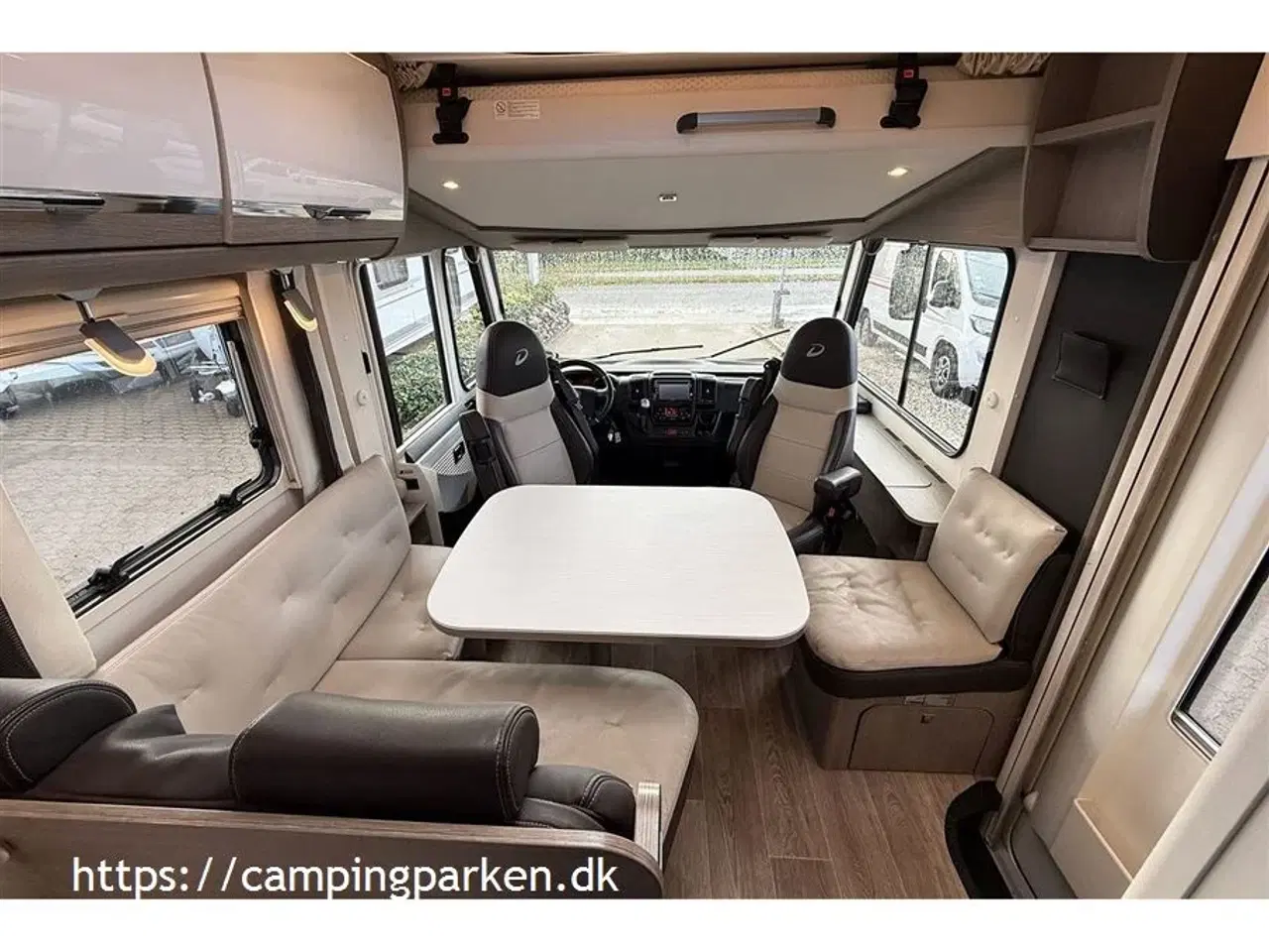 Billede 3 - 2018 - Dethleffs Magic Edition Silver   Dethleffs Magic Edition, kvalitetsvogn med eksklusivt udtryk, Automatgear, Hydrauliske støtteben og aircondition