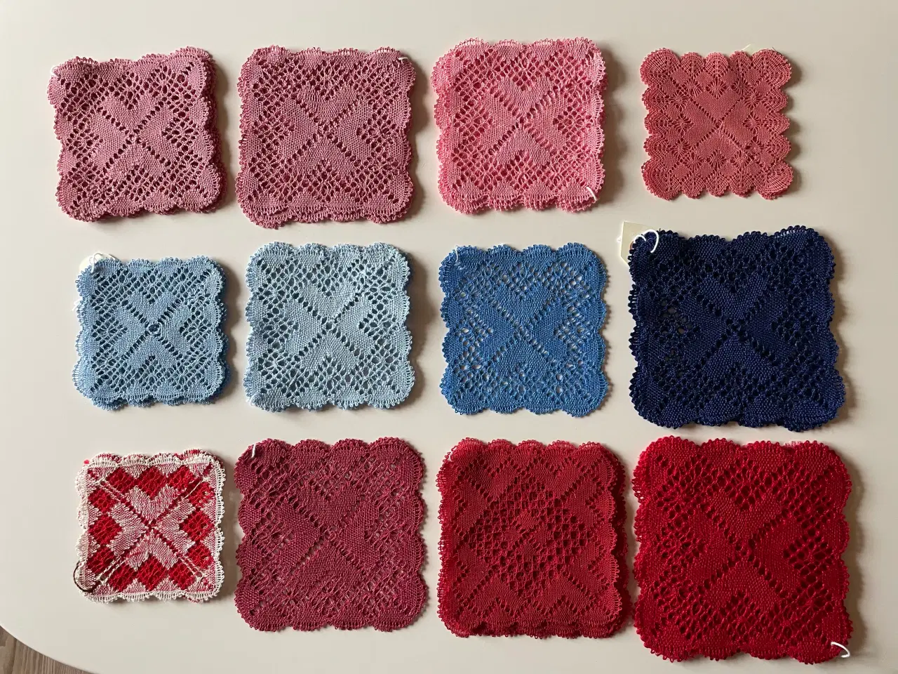 Billede 1 - Kniplede servietter alle ubrugte. 