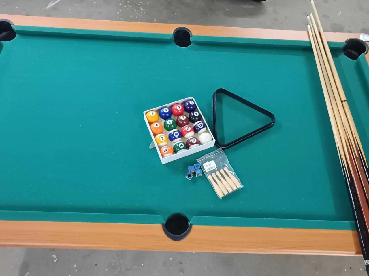 Billede 1 - Billardbord inkl. Tilbehør