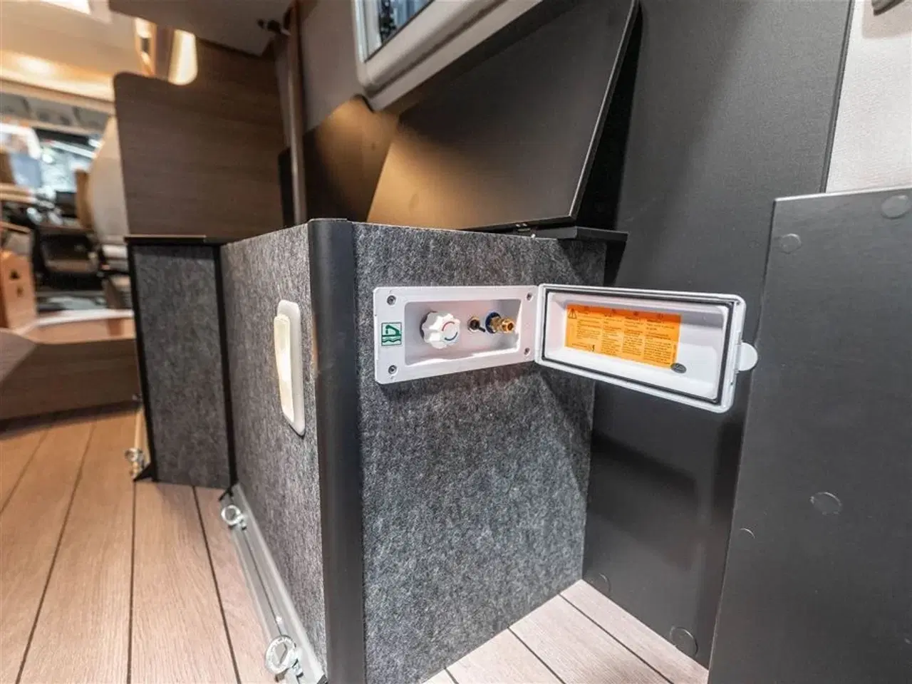 Billede 30 - 2026 - Knaus Boxlife 600 ME Platinum Selection   van under 6 meter med langsgående seng