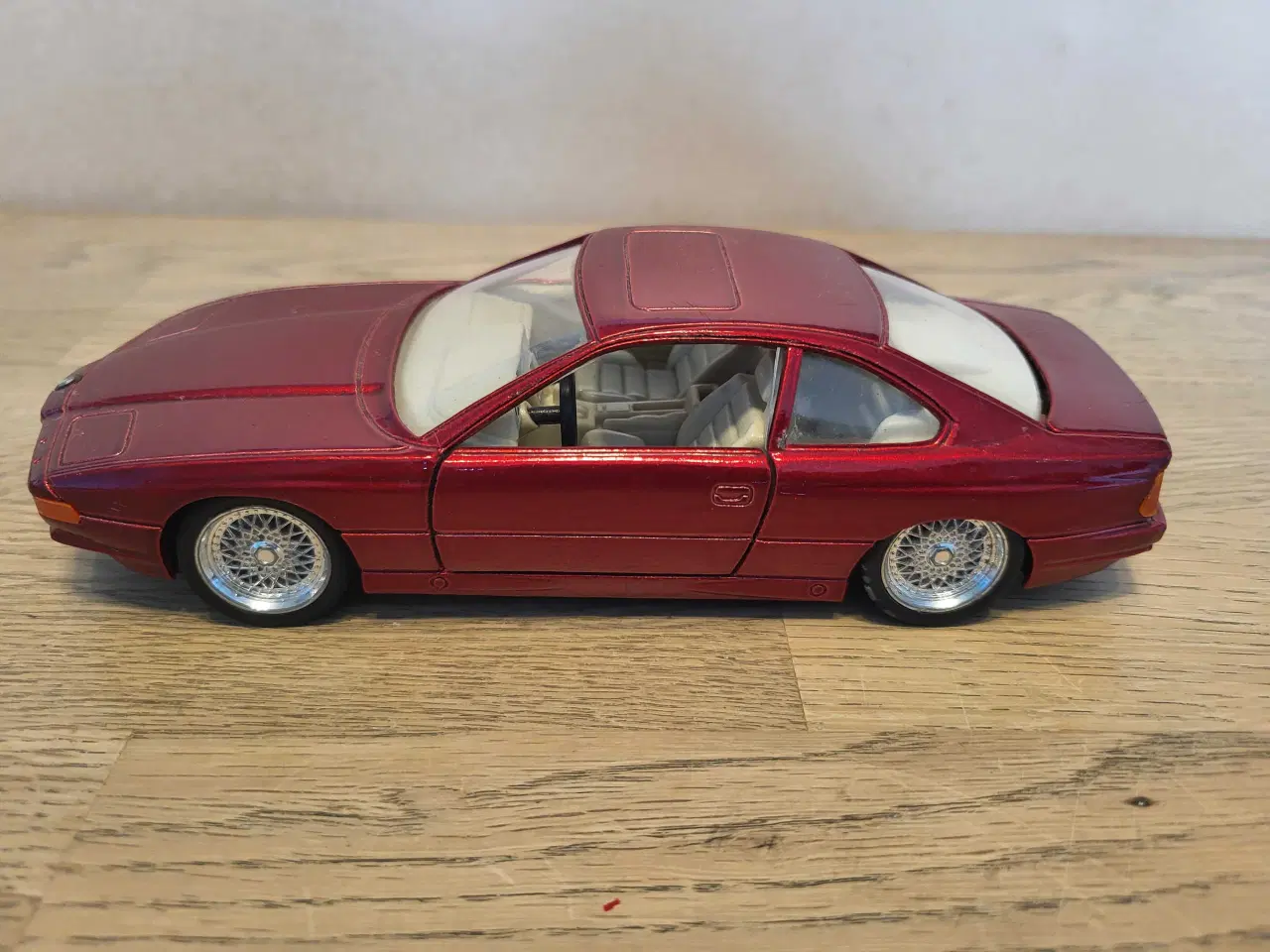 Billede 1 - Modelbil: BMW 850i  Skala 1/24.