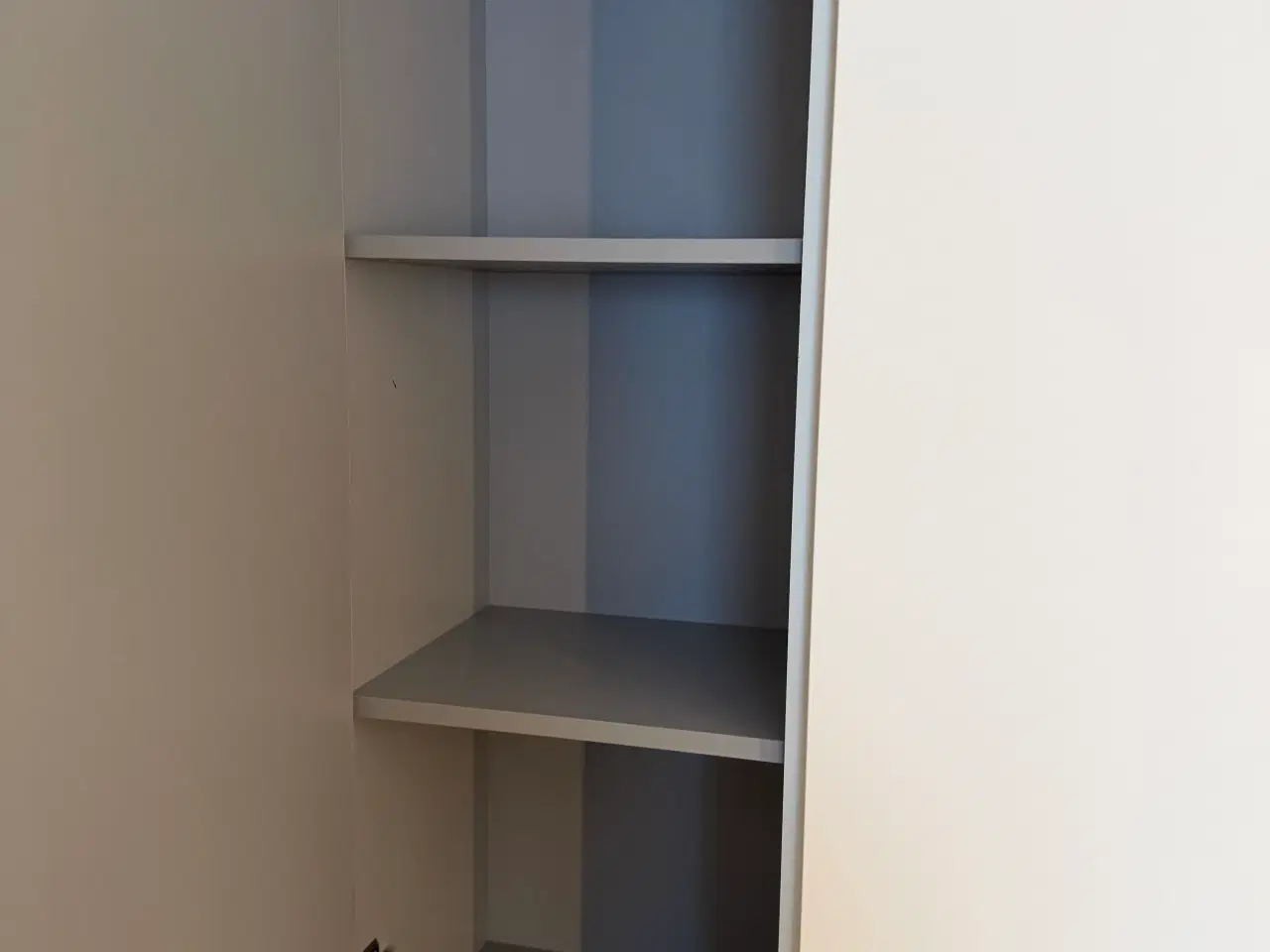 Billede 2 - Højskabe til badeværelse 