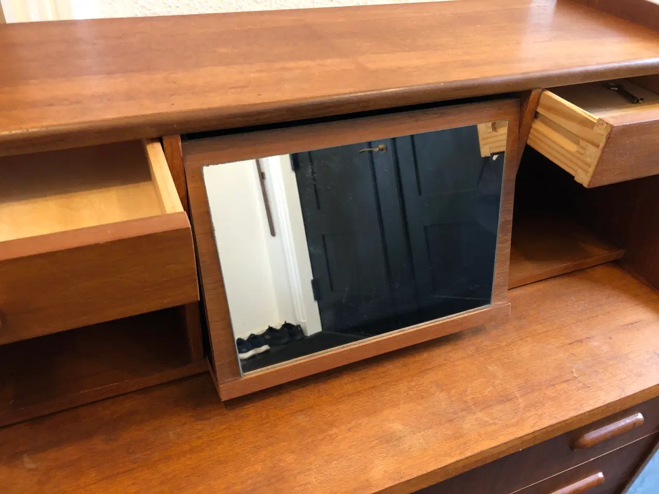 Billede 11 - Chatol i teak med indbygget spejl, skuffer, udtræk