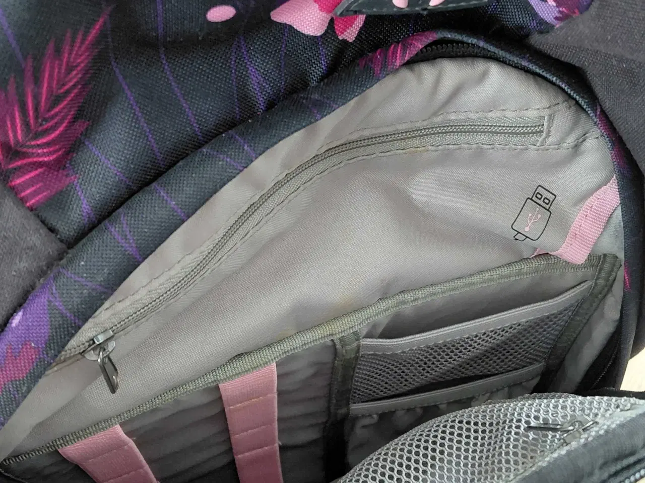 Billede 8 - Satch skoletaske sælges