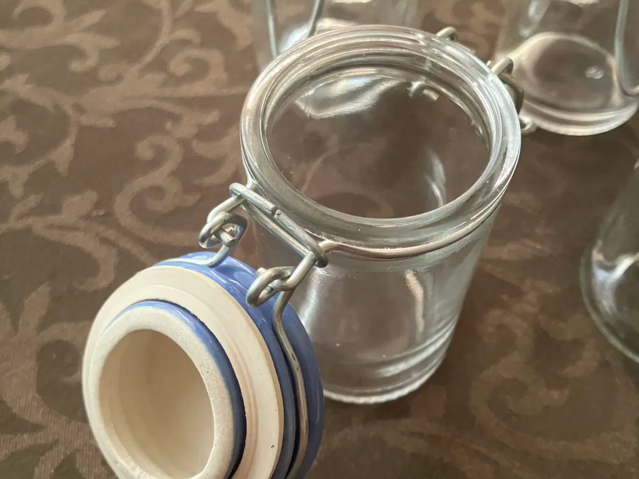 Billede 4 - Små glas med blå låg