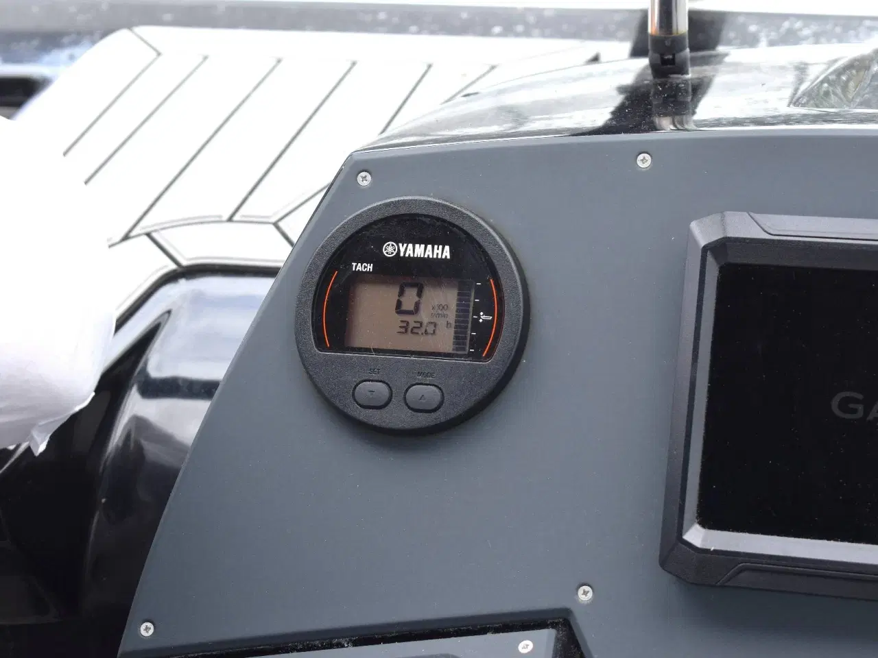 Billede 8 - Coaster 600 DC - 150 HK Yamaha/Udstyr/Carbon