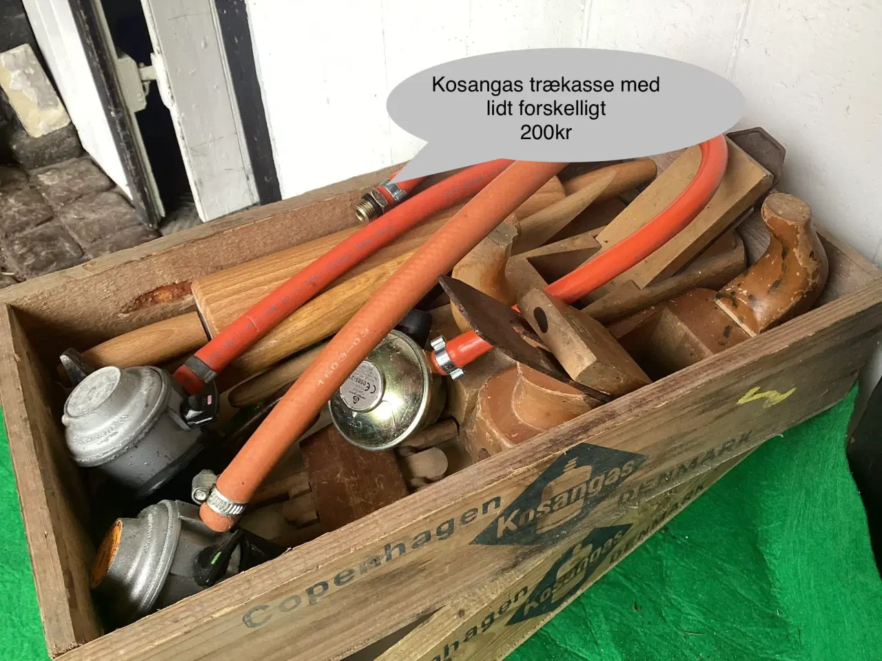 Billede 1 - Kosangas træ kasse med lidt forskelligt indhold