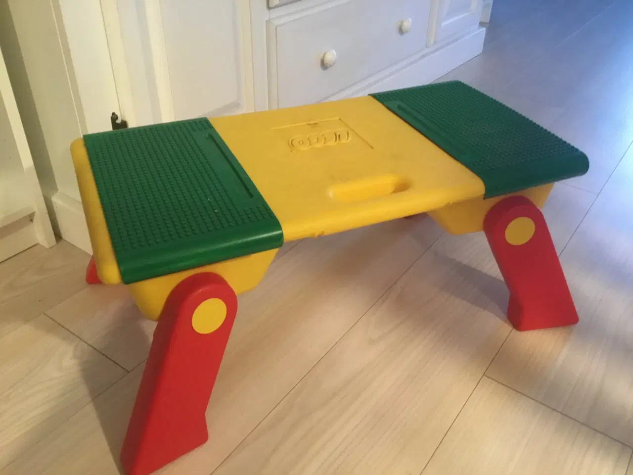 Billede 1 - Lego, en kasse med klodser og bord