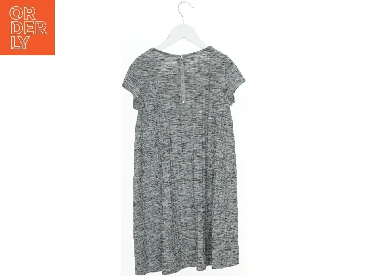 Billede 2 - Kjole med korte ærmer fra H&M (str. 140)