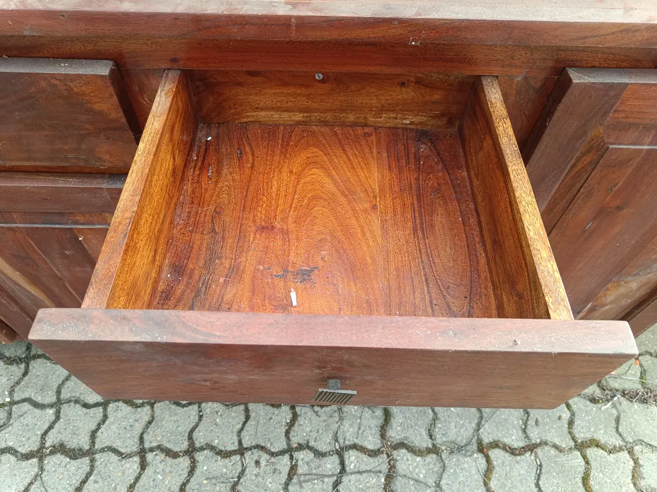 Billede 2 - Dækketøjs skab/købmandsdisk. Først til mølle.