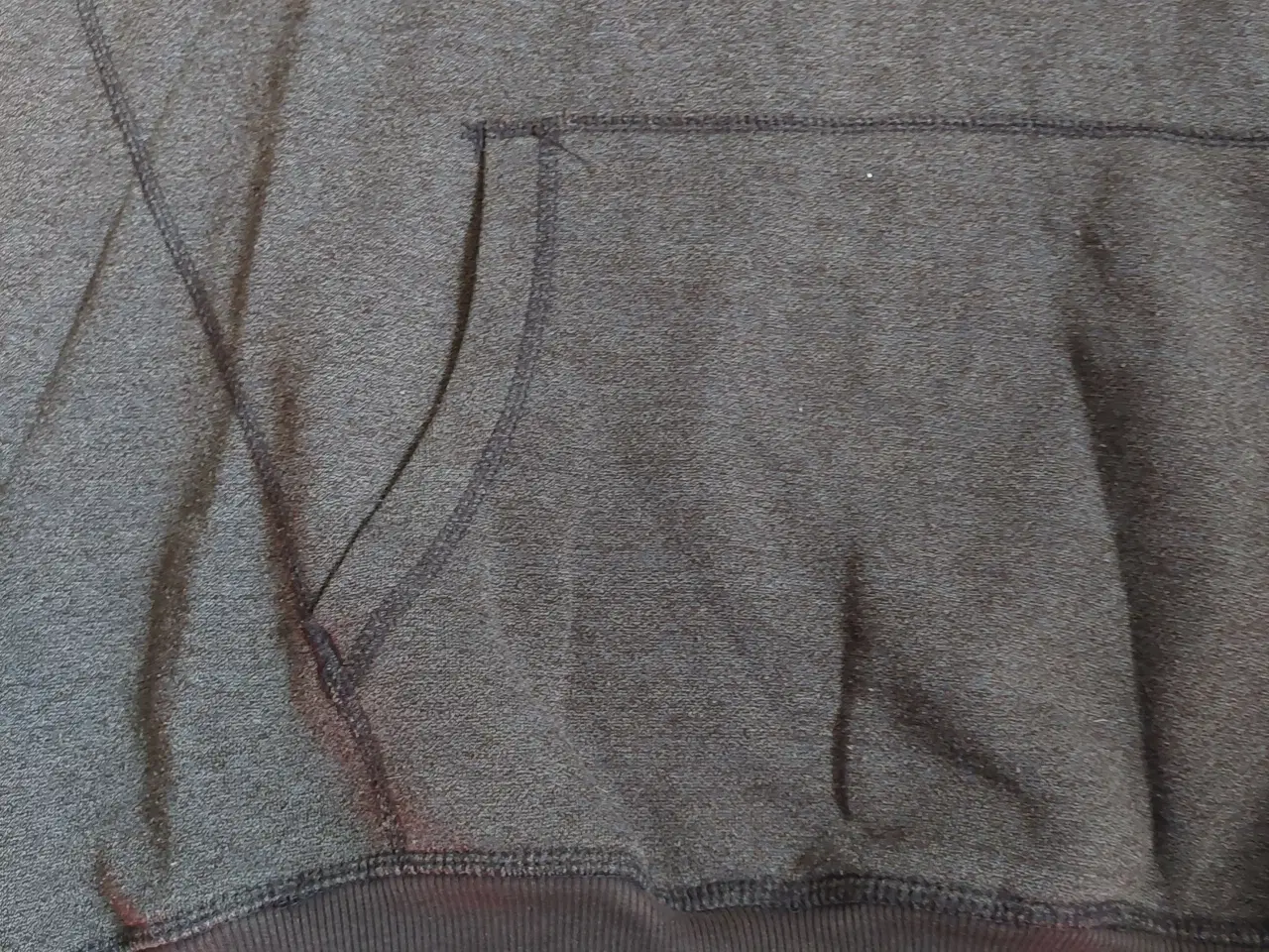 Billede 2 -  trøje med hætte og lommer foran, str. XXL