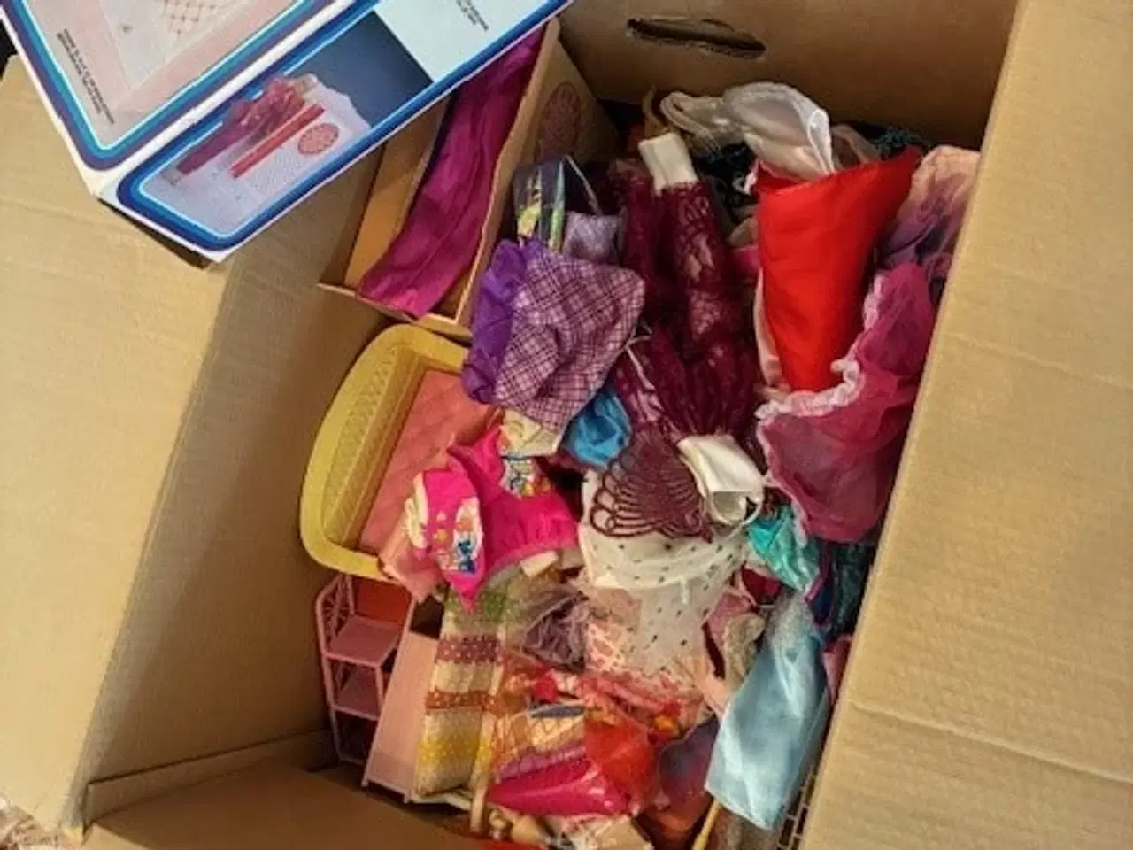 Billede 9 - Barbie dukker og tilbehør - 2 store flyttekasser