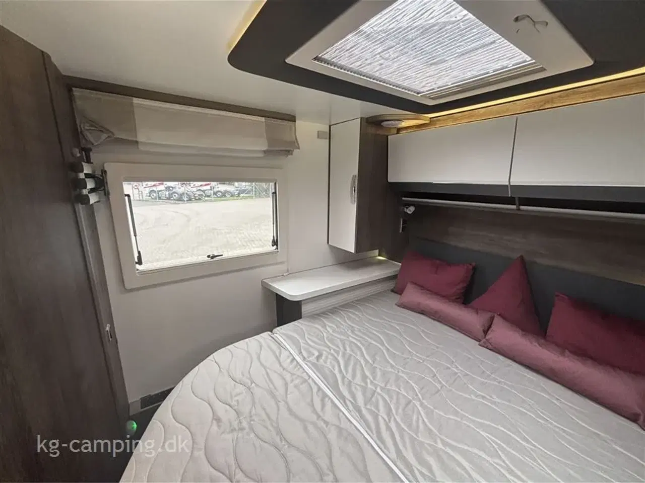 Billede 8 - 2022 - Benimar Amphitryon 998 4400 kg   Kraftfuld helintegreret autocamper med ALDE-varme og masser af komfort!