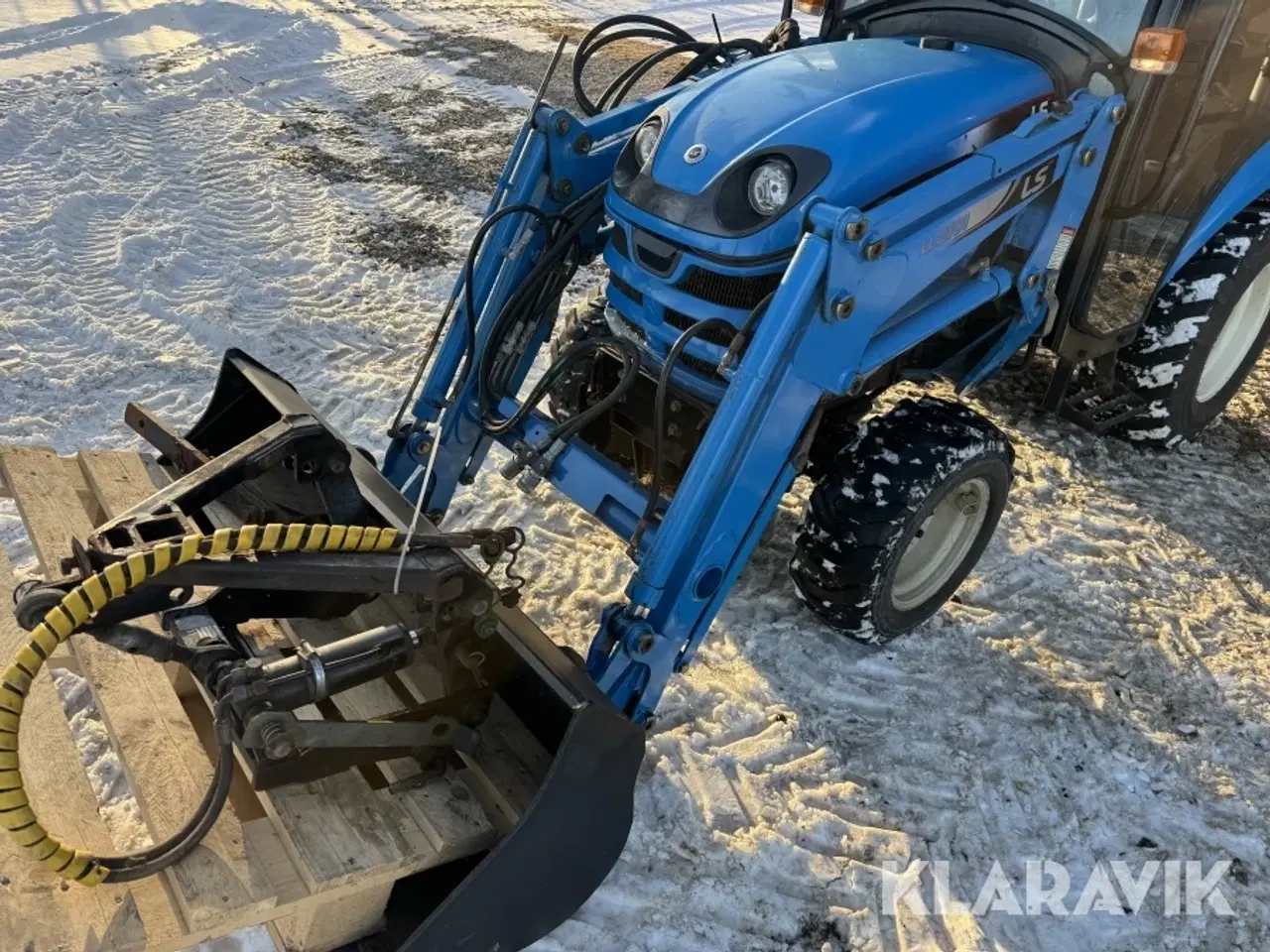 Billede 10 - Traktor LS J27 med frontlæsser