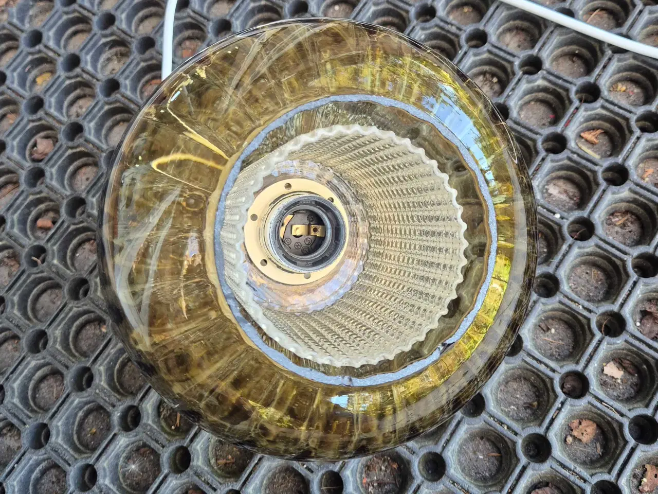 Billede 17 - Smuk svensk retrolampe i ravfarvet glas 