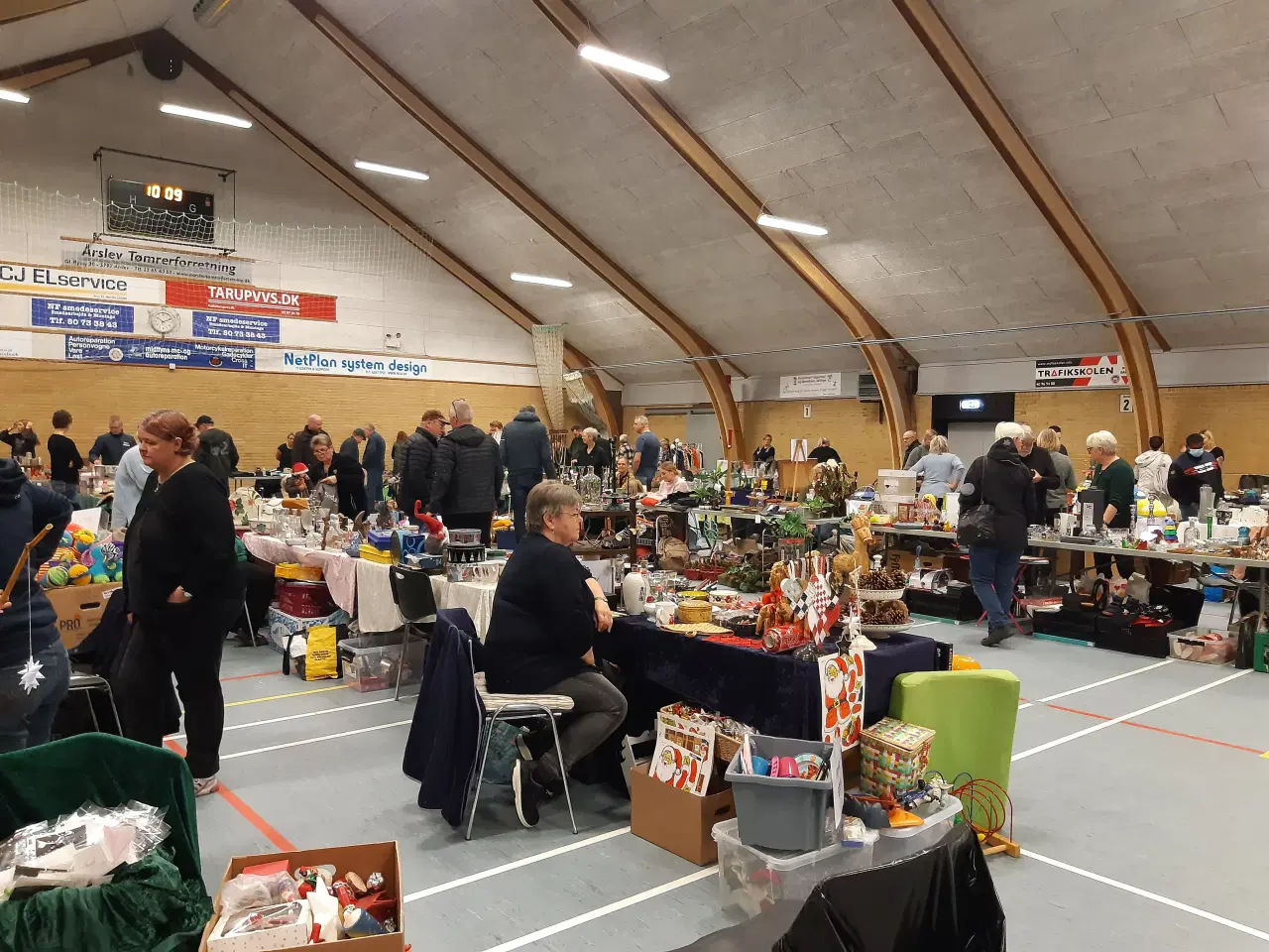 Billede 2 - Loppemarked i 5792 Årslev Hallen d. 02.11.25 