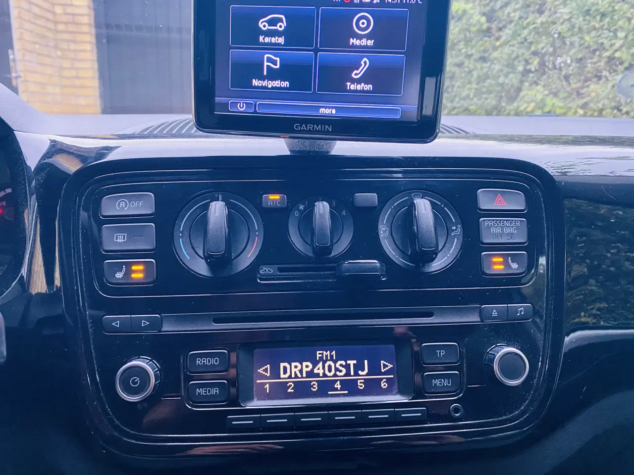 Billede 5 - Velholdt VW UP med DK pakke