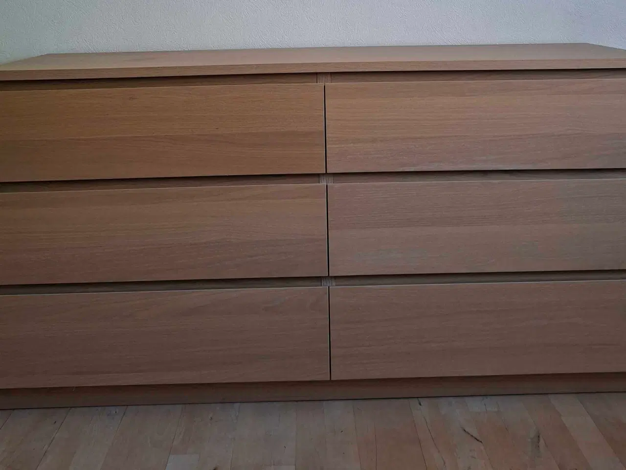 Billede 1 - Malm kommode, egetræsfiner med hvid bejdse 
