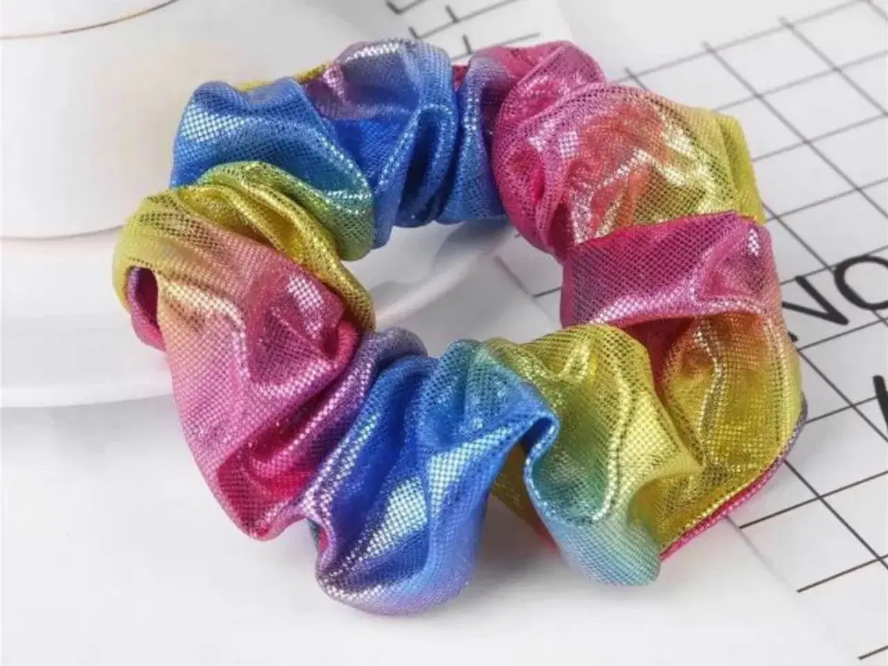 Billede 8 - Scrunchie hårelastik med regnbue effekt 