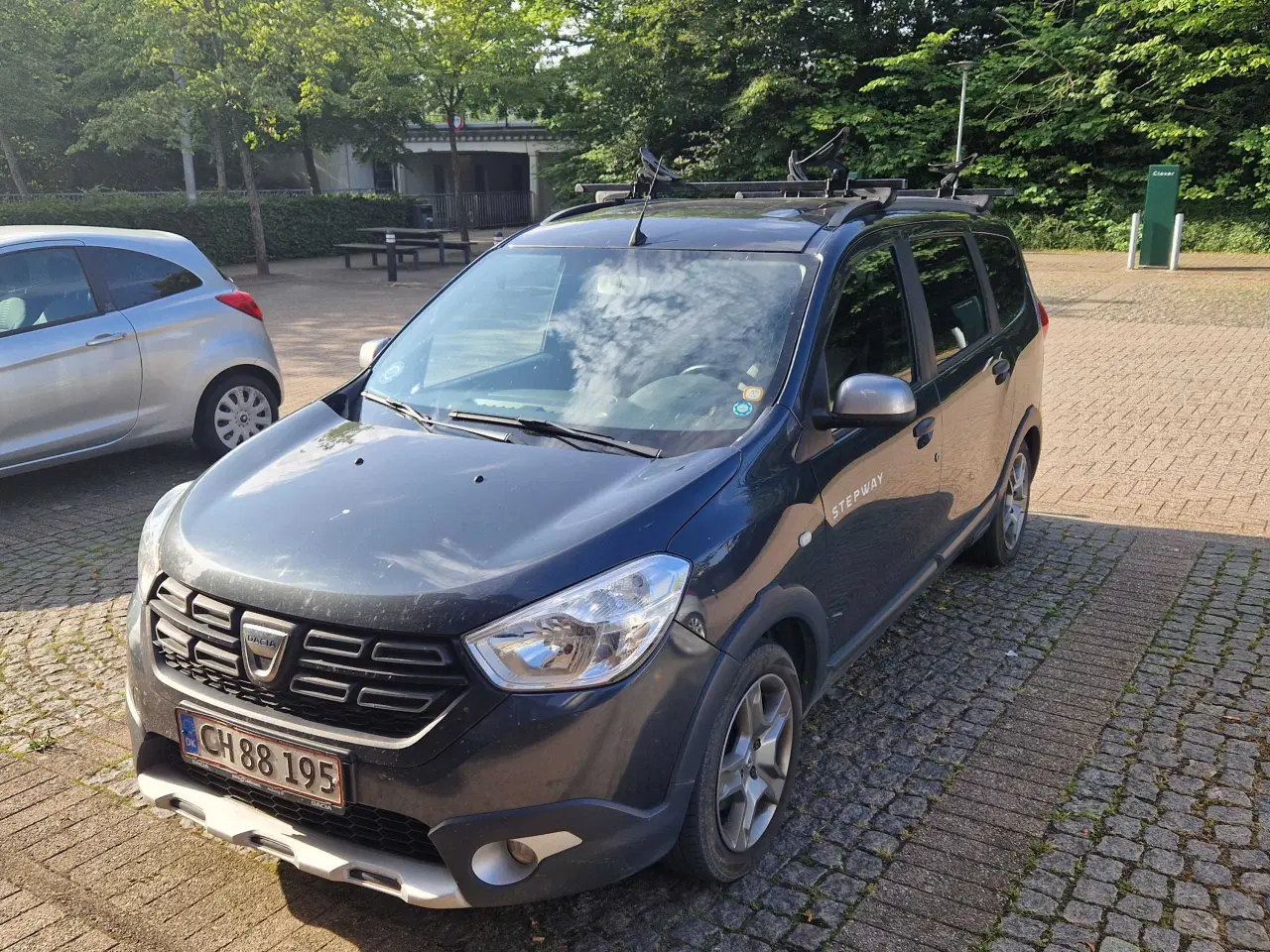 Billede 1 - 7 pers. Bil med hjemmelavet camper indretning