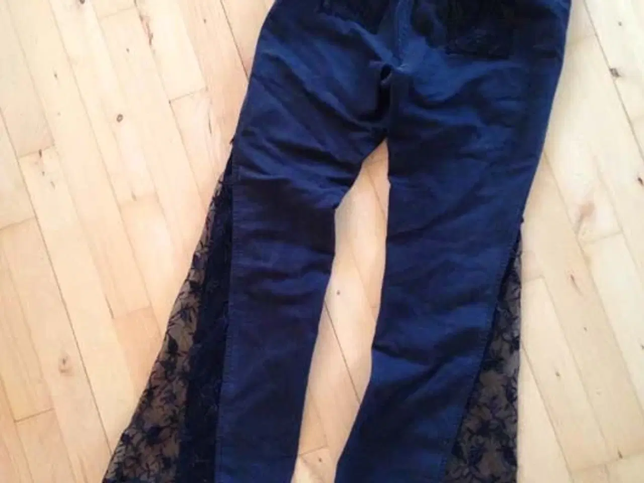 Billede 6 - Jeggins / Jeans, der er re-designet med blonde