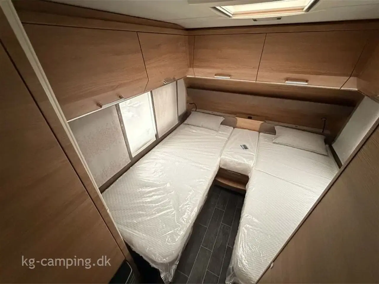 Billede 4 - 2023 - Tabbert Da Vinci 540 E 230   Næsten ny vogn med enkeltsenge og Commodore 3m fortelt. Kan opvejes til 2000 KG