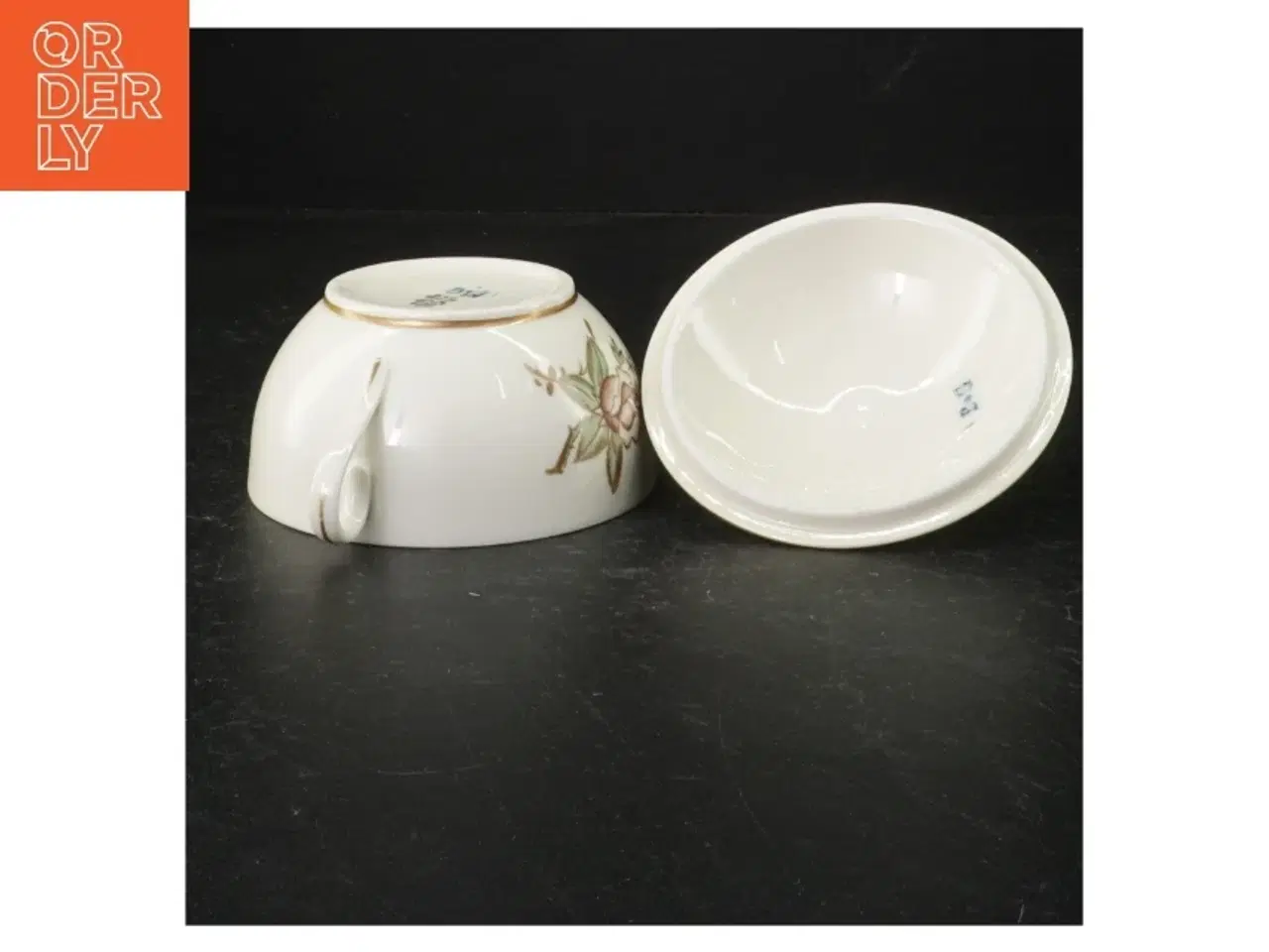 Billede 2 - Porcelæn suppeterrin med låg og blomstermotiv fra B&G