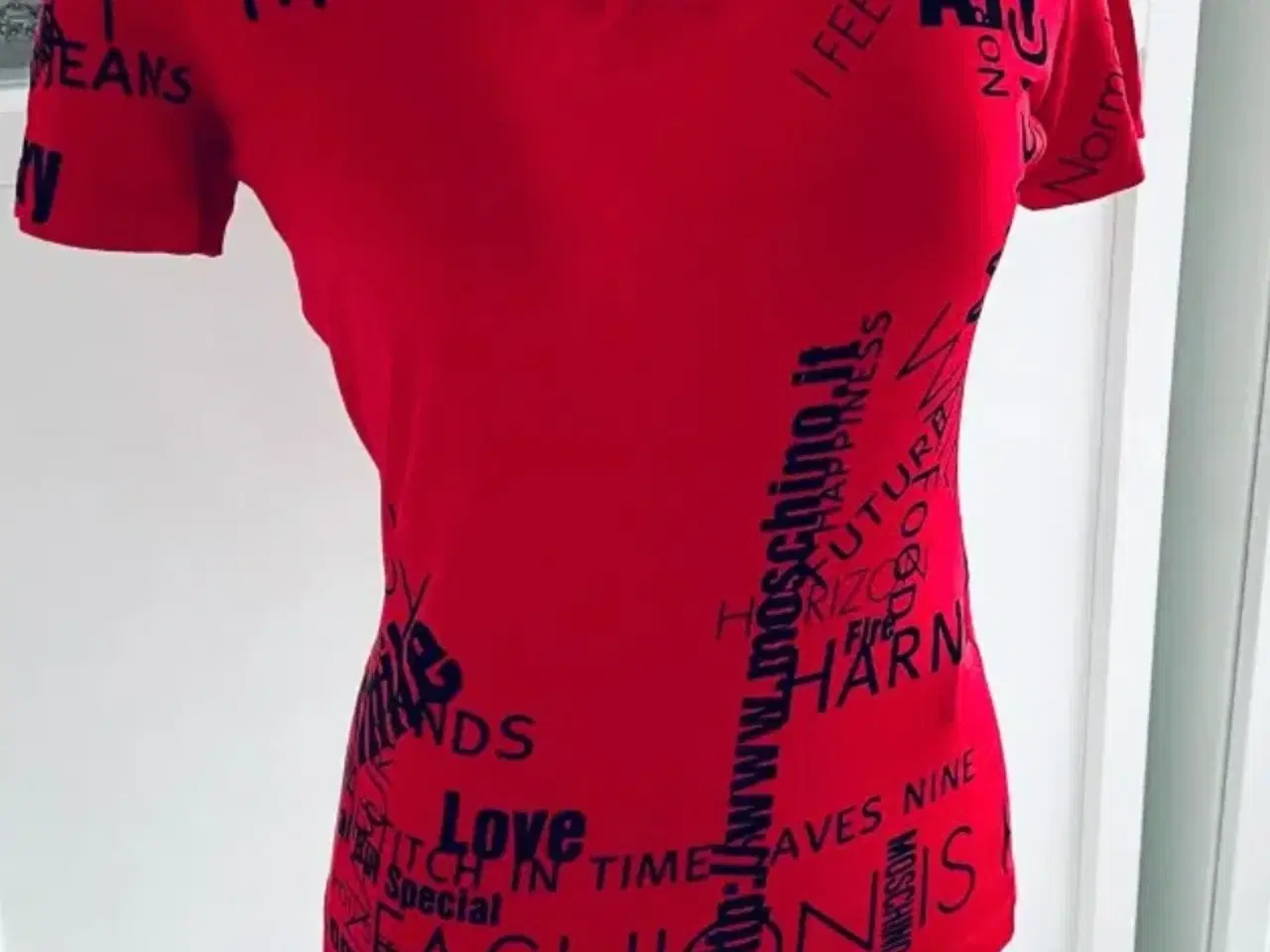 Billede 1 - Rød T-shirt fra Moschino Jeans 