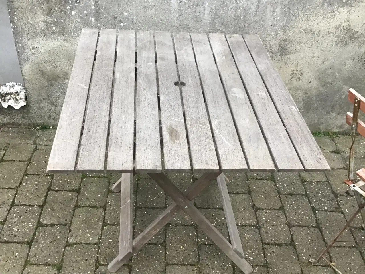 Billede 4 - Træ haveklapbord og en cafestol.