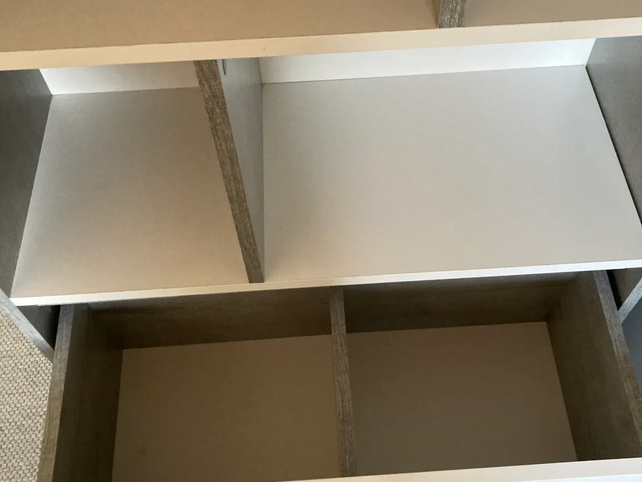 Billede 2 - Reol fra Jysk, model Billund.