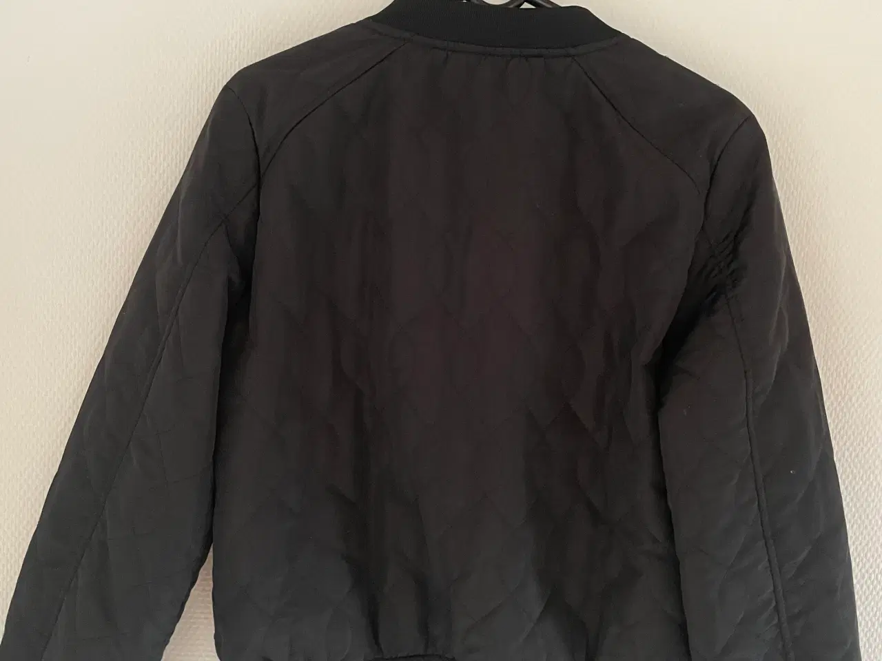 Billede 2 - Vera Moda jakke Str. M .Ny. Kun. 50kr