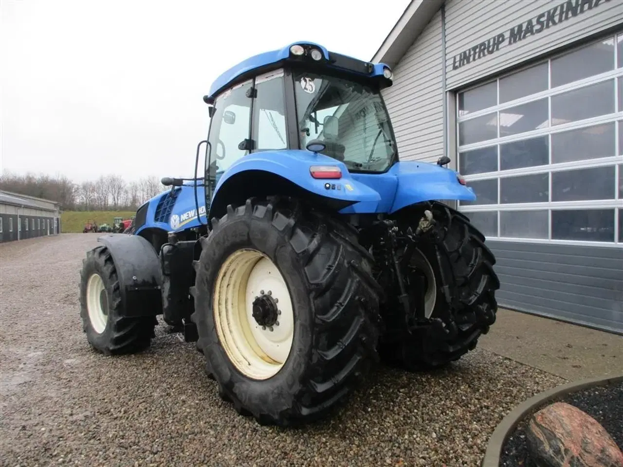 Billede 11 - New Holland T8.390 Med fin 600/70R30 og 710/70R42 dæk montering på.