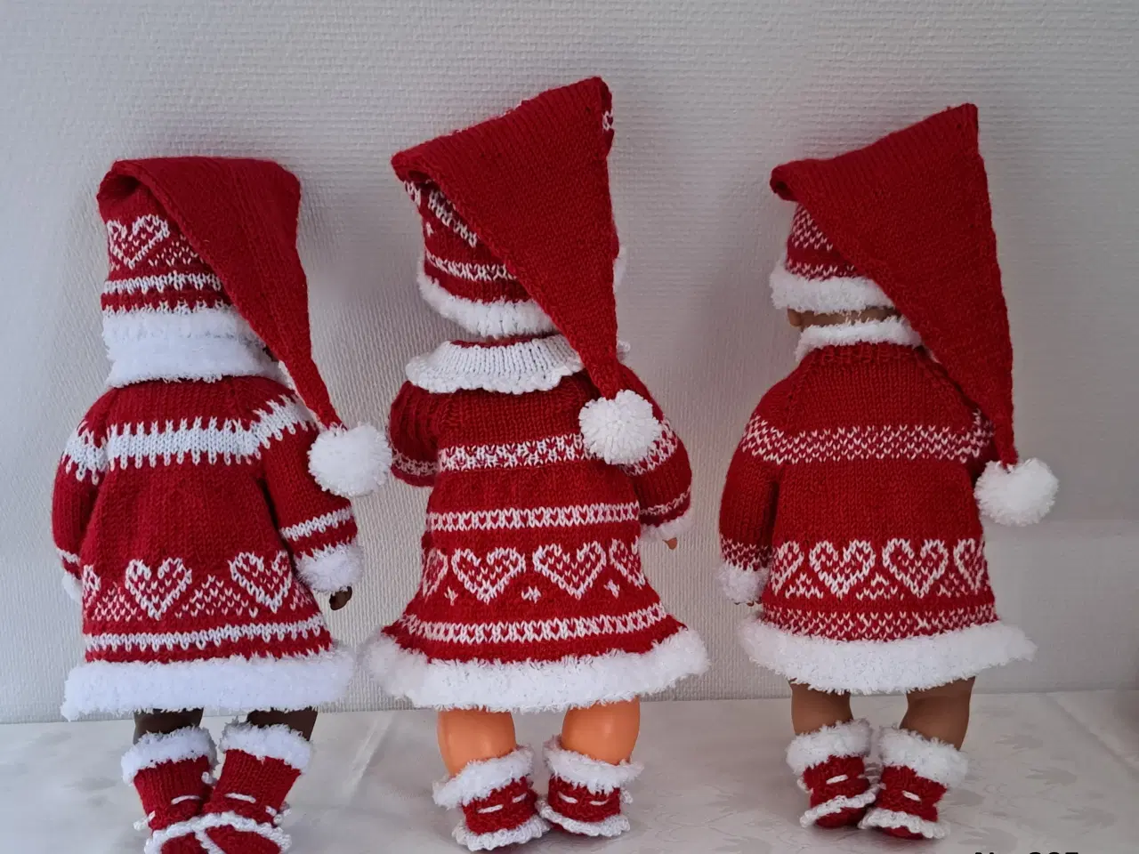 Billede 5 - Julekjoler og nissetøj til dukker fra 42 til 43cm.